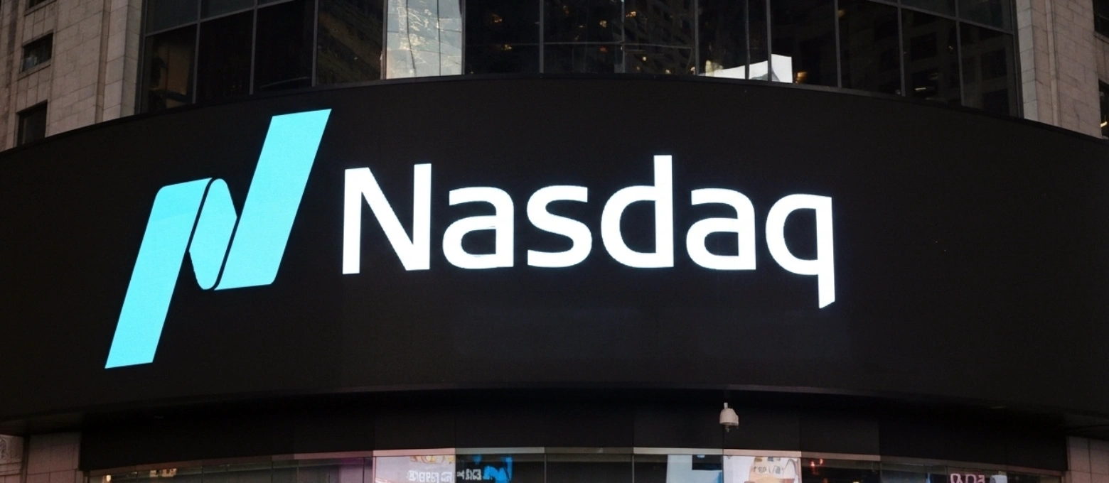 Fachada da bolsa de valores Nasdaq em Nova York