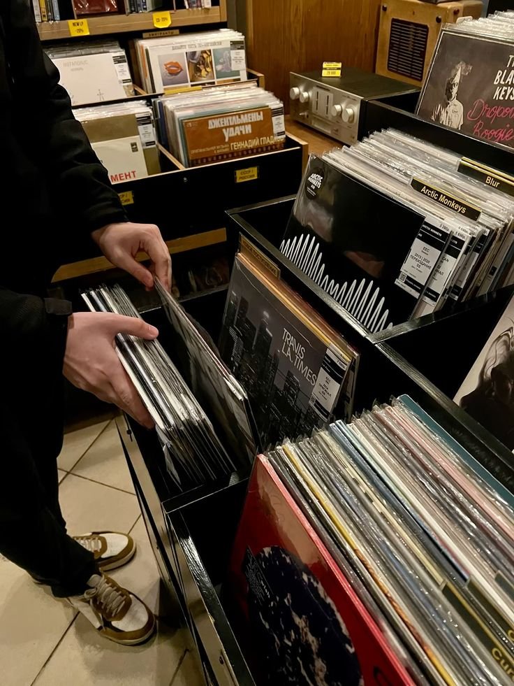 loja de CD e vinil em São Paulo, com discos selecionados por curadoria musical especializada para colecionadores e amantes de música.

